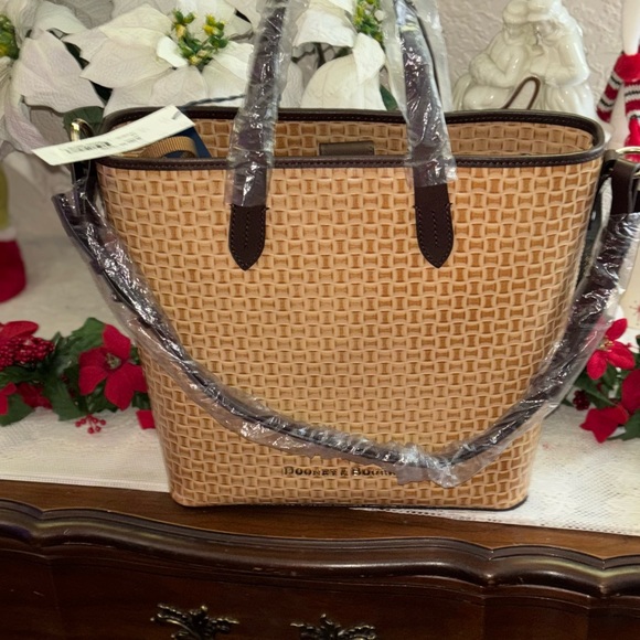 Dooney & Bourke Handbags - Dooney Bourke Lilliana NWT 3pc set retail $375